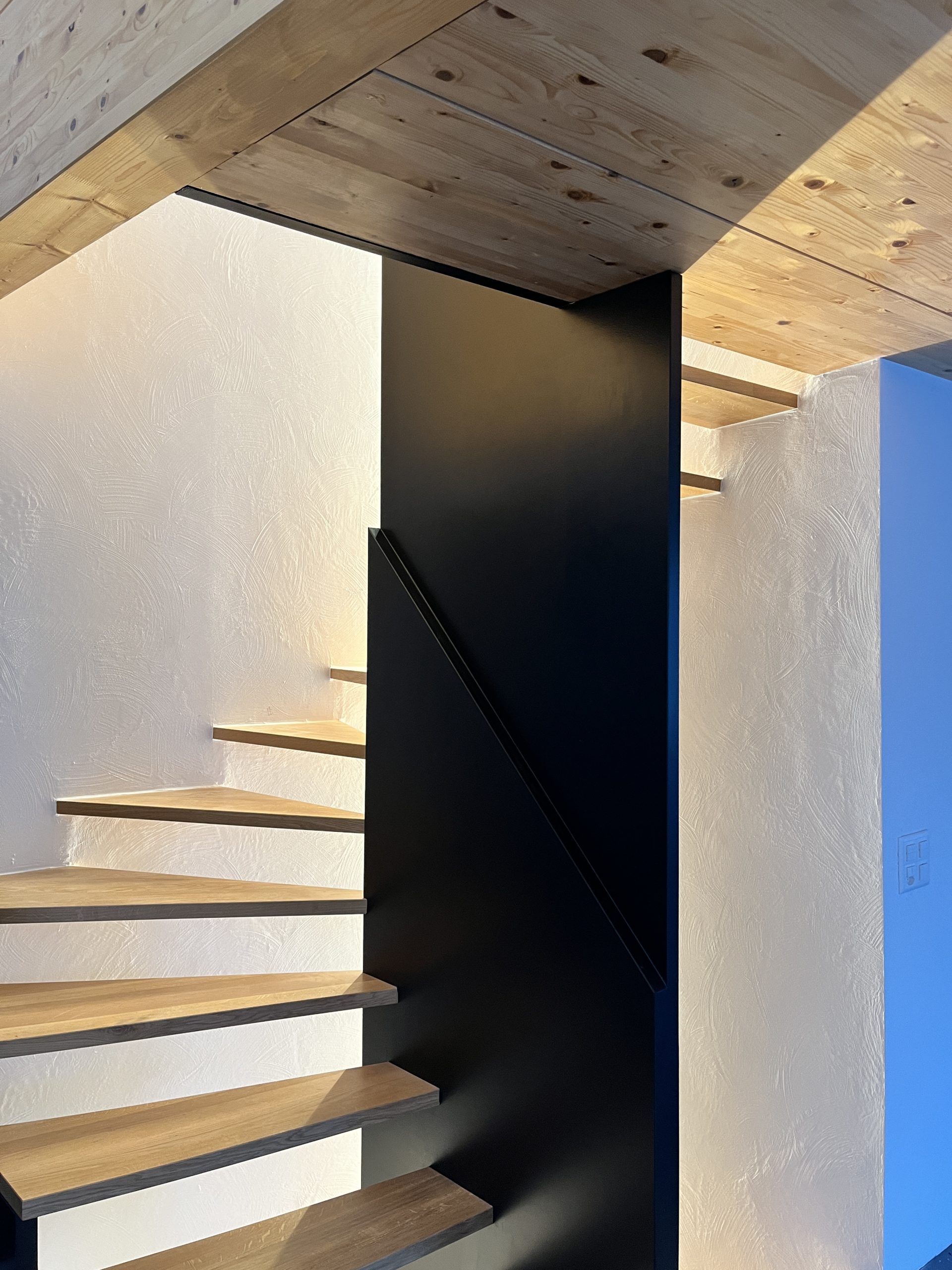 Rénover une Grange à St-Léonard : L’Exemple d’un Escalier Sur Mesure